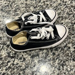 Converse tennis shoes